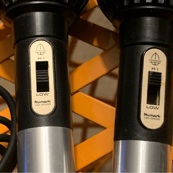 2 Vintage RARE Numark UD 9500 Dynamic Microphone Japan - Picture 3 of 8